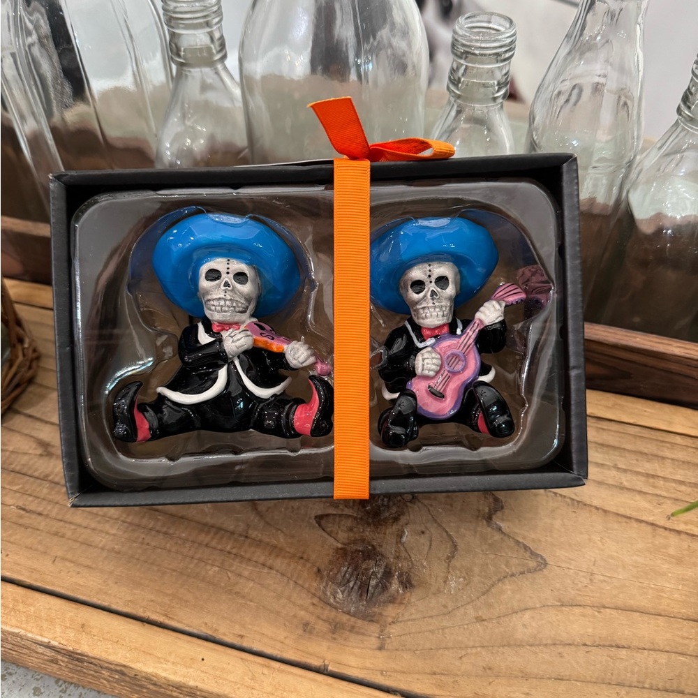 BLUE SKY CLAYWORKS“DIA DE LOS MUERTOS DAY OF DEAD MARIACHI BAND SALT/PEPPER SET